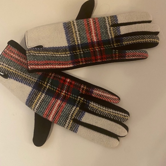 Plaid Gloves - Picture 4 of 6